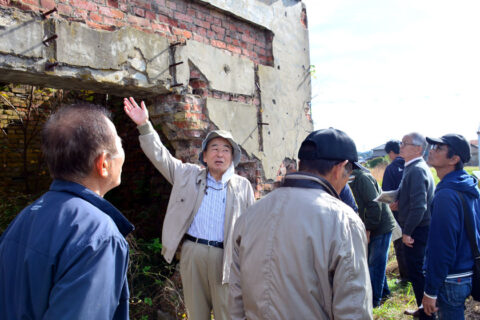 関東からの参加者も　京丹後市・海軍峰山飛行場跡見学会　住民団体が開催